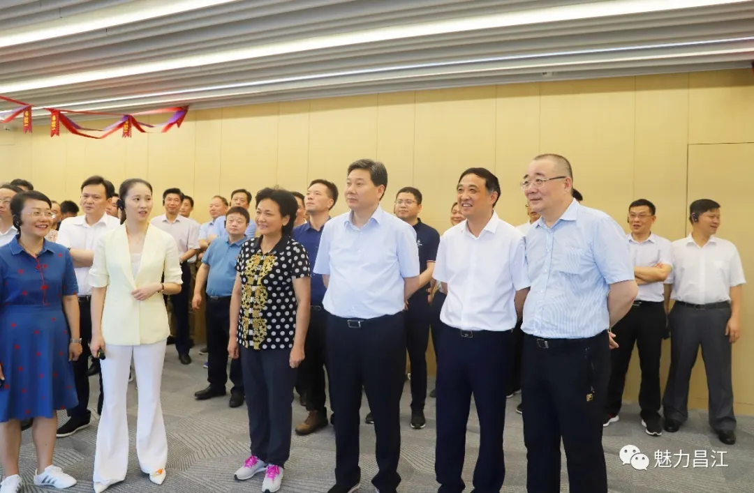 獵戶星空獻(xiàn)禮七一 江西省景德鎮(zhèn)市領(lǐng)導(dǎo)巡查人工智能城市會(huì)客廳