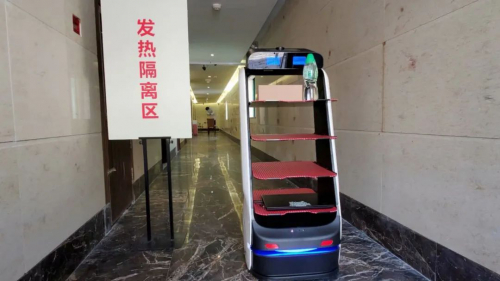 醫(yī)務(wù)人員：最累的時候，送餐機器人幫了不少忙