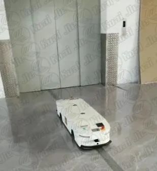 無人搬運(yùn)車(AGV)在智能工廠中扮演重要角色