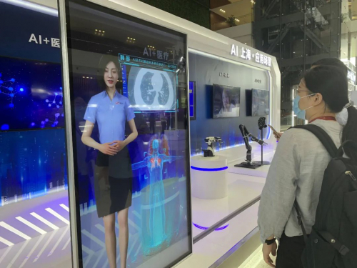 AI（愛）了！送餐/摘果/陪聊/跳舞…人工智能大會的這些機(jī)器人也太會了吧！