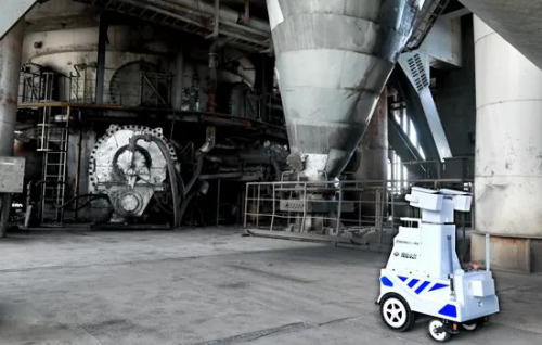 八鋼歐冶爐配上了智慧巡檢機(jī)器人