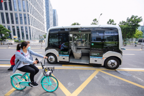 這趟5G無人駕駛公交運(yùn)行1年 2萬人次免費(fèi)坐