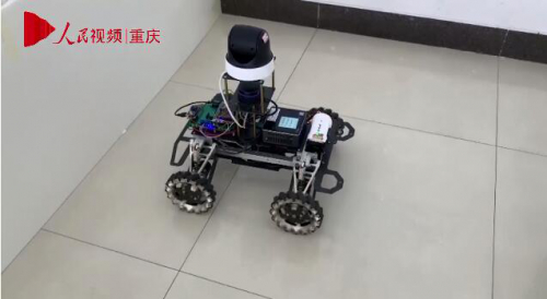 這款機(jī)器人“小灰象”很牛，學(xué)子們的快遞和外賣靠它了