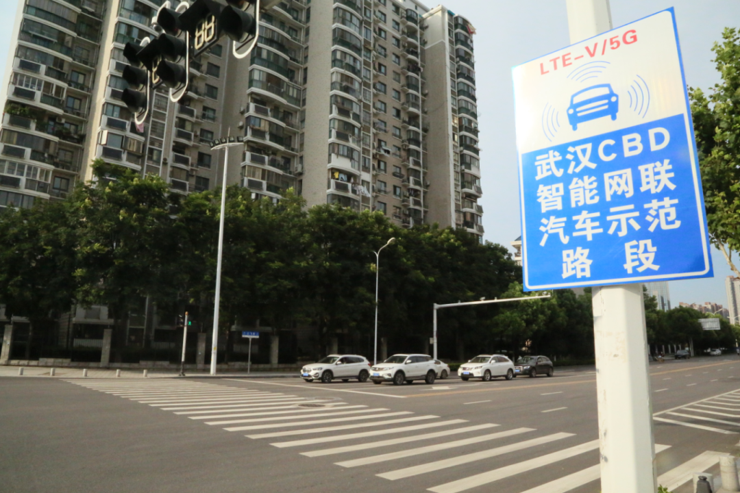 熊貓智能公交車多城上路；核酸檢測(cè)一體機(jī)奪魁；貓頭鷹獲工信部嘉獎(jiǎng)；深蘭AI助力打造智能豪宅