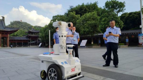 5G+警務(wù)巡邏機(jī)器人上崗