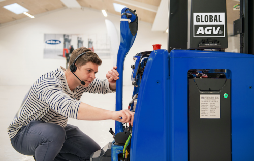 快速發(fā)展的自動叉車