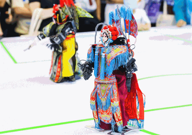 一群機器人在園區(qū)打了場太極拳！