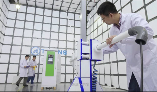 技術(shù)創(chuàng)新——泰坦叉車鋰電充電零事故