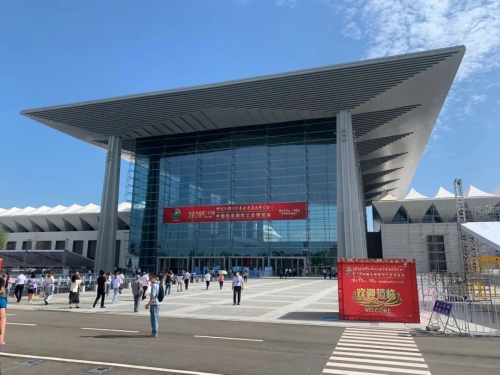 安森智能亮相2020西部制博會(huì)，防爆巡檢機(jī)器人現(xiàn)場(chǎng)吸睛成焦點(diǎn)