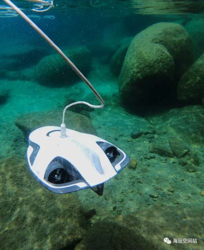 國內(nèi)首臺水下智能清洗機器人在青島港投入商用