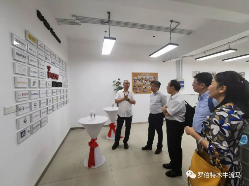 復旦管院院長陸雄文教授一行參訪“木牛流馬”