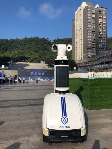 巡邏機器人亮相重慶綦江科技活動周