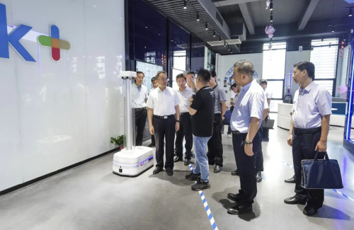 南京市人大常委會主任龍翔一行目的地極智嘉南京智慧工廠參觀指導(dǎo)