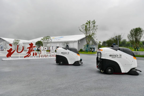 智行者20輛無人車助力智博會并投入使用！