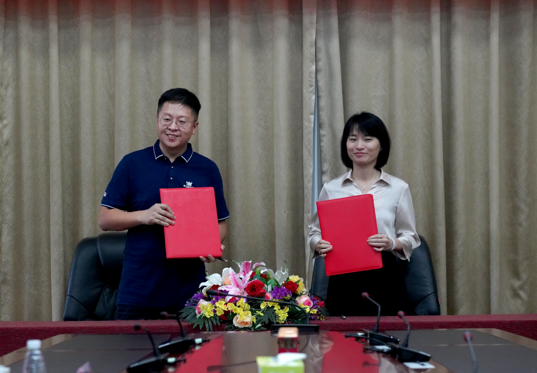 艾可機(jī)器人與銀隆新能源簽訂戰(zhàn)略合作協(xié)議，共同推動智慧城市建設(shè)