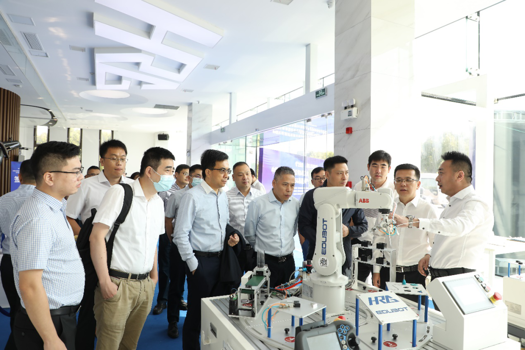 中國(guó)電信攜手達(dá)闥科技，成立天翼物聯(lián)產(chǎn)業(yè)聯(lián)盟5G機(jī)器人推進(jìn)組