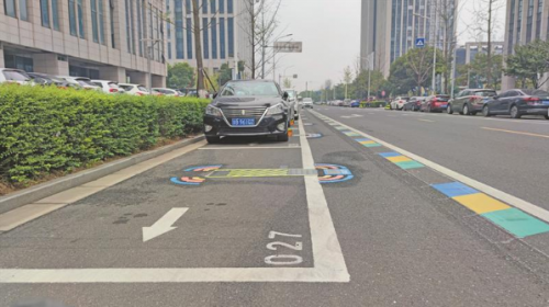 還在兜兜轉轉為找車位煩惱？“泊位機器人”打造智慧停車新方式