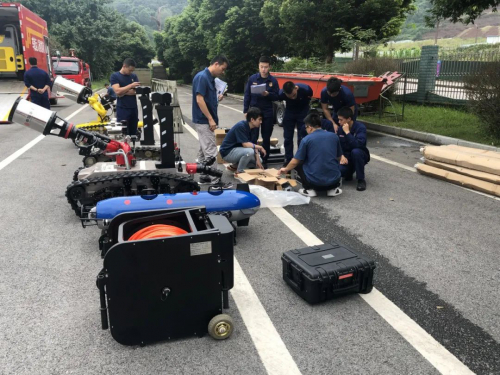 喜報！中重（瀘州）5臺消防特種機器人交付列裝瀘州市納溪區(qū)紫陽大道消防救援站！