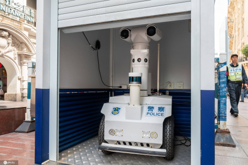 上海5G機(jī)器人“瓦力”住進(jìn)新家 市民笑稱也是“喬遷之喜” 