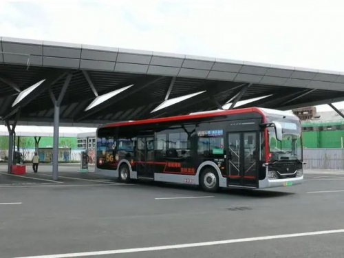 當“聰明車”遇見“智慧路”：無人駕駛公交車體驗如何？