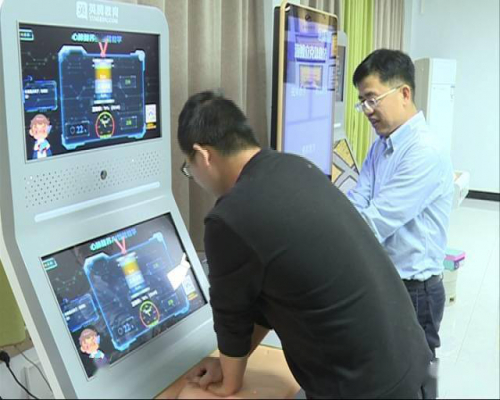 柳州人研發(fā)的AI機(jī)器人 5分鐘教你學(xué)會(huì)心肺復(fù)蘇 