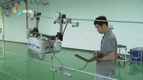 順德企業(yè)研發(fā)世界領(lǐng)先的高壓線路巡檢機(jī)器人