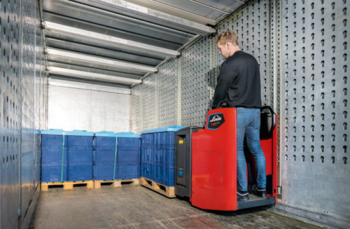 林德推出超窄型站立式托盤堆垛車