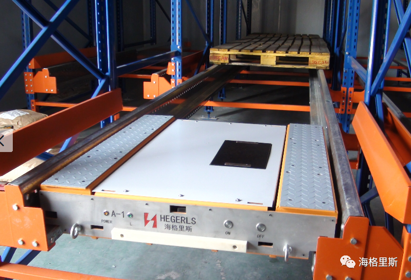 四向穿梭車和多層穿梭車在結(jié)構(gòu)、技術(shù)與應(yīng)用方面的差異