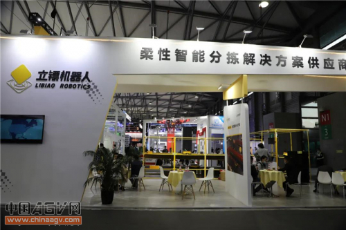 立鏢機(jī)器人攜小黃人亮相亞洲物流展
