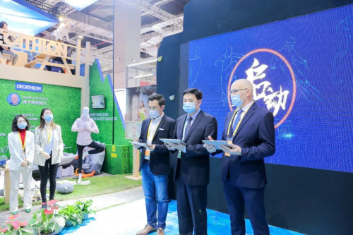 極智嘉與迪卡儂達(dá)成戰(zhàn)略合作協(xié)議，共建智慧體育物流創(chuàng)新實(shí)驗(yàn)室