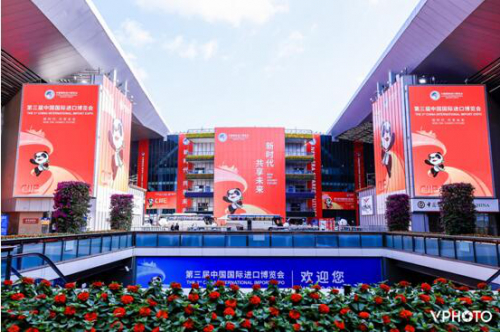 認可源于實力 小笨智能“進寶”機器人再度助力進博會