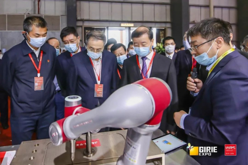 展會(huì)亮點(diǎn)多!節(jié)卡機(jī)器人受市領(lǐng)導(dǎo)點(diǎn)贊