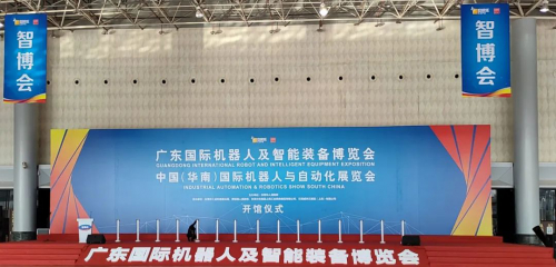 展會(huì)報(bào)道｜邁睿機(jī)器人攜新一代潛伏系列AMR亮相廣東智博會(huì)