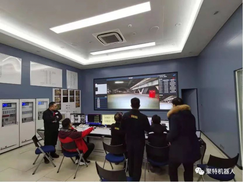 聚特機器人巡檢機器人V100型（南京南站高鐵場景應用）正式交付驗收