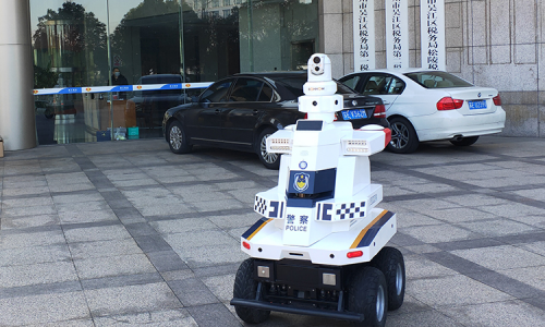 5G安防機(jī)器人助力科學(xué)精準(zhǔn)防疫 