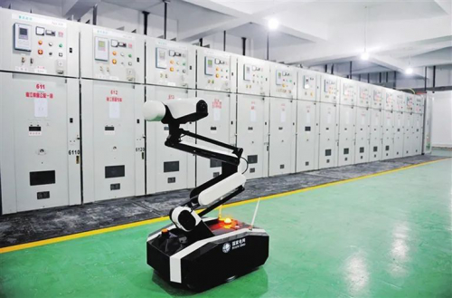 電網(wǎng)運(yùn)維更智能 檢測(cè)更高效 我區(qū)首批開(kāi)閉所智能巡檢機(jī)器人“上崗”