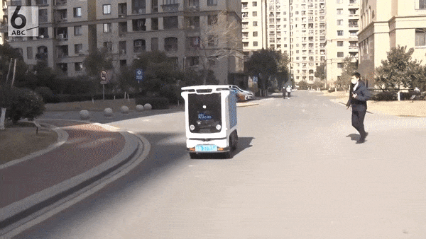 日本記者進(jìn)入中國物流倉，看傻眼