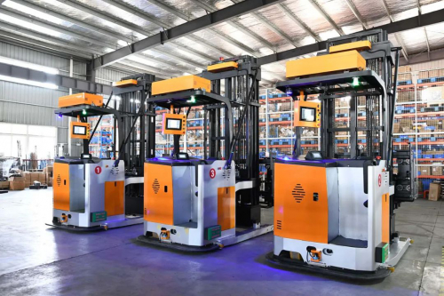 業(yè)內(nèi)首創(chuàng)|安徽宇鋒重載三向叉AGV項目正式交付