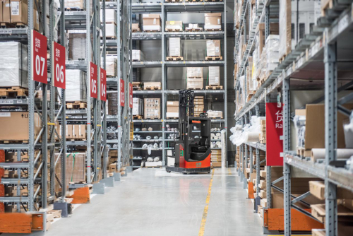 勱微機(jī)器人 | 智慧加速，無(wú)人叉車(chē)助推制造和倉(cāng)儲(chǔ)物流自動(dòng)化