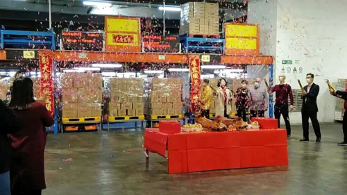 逾300臺(tái)AMR 2分鐘自動(dòng)換電，?？禉C(jī)器人助力屈臣氏旗下香港百佳打造商超智能化示范