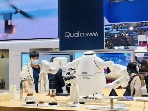 獵戶星空機(jī)器人家族攜手高通，亮相2021世界移動(dòng)通信大會(huì)