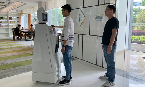 測溫導流機器人有效代替人類工作，減少疫情感染風險 