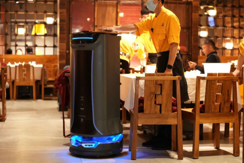 普渡機器人在巴奴大展身手，強勢助力新餐飲