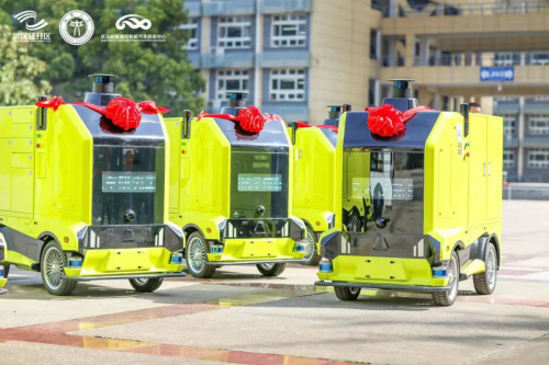 行深智能12輛無人車進(jìn)入武漢江漢大學(xué)開啟校園無人配送