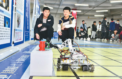 山東：大學(xué)生競(jìng)技智能機(jī)器人