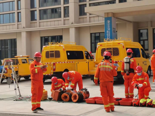 冰上項目測試供電保障應(yīng)急演練上演，電力巡檢“機(jī)器人”助力