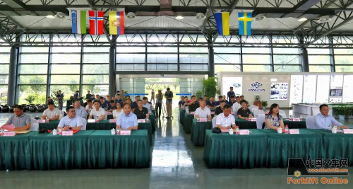 “聚焦行業(yè)科技創(chuàng)新 助力智慧內(nèi)部物流”——中叉網(wǎng)-2021叉車和移動(dòng)機(jī)器人安全、質(zhì)量萬里行活動(dòng)在杭叉集團(tuán)總部正式啟航