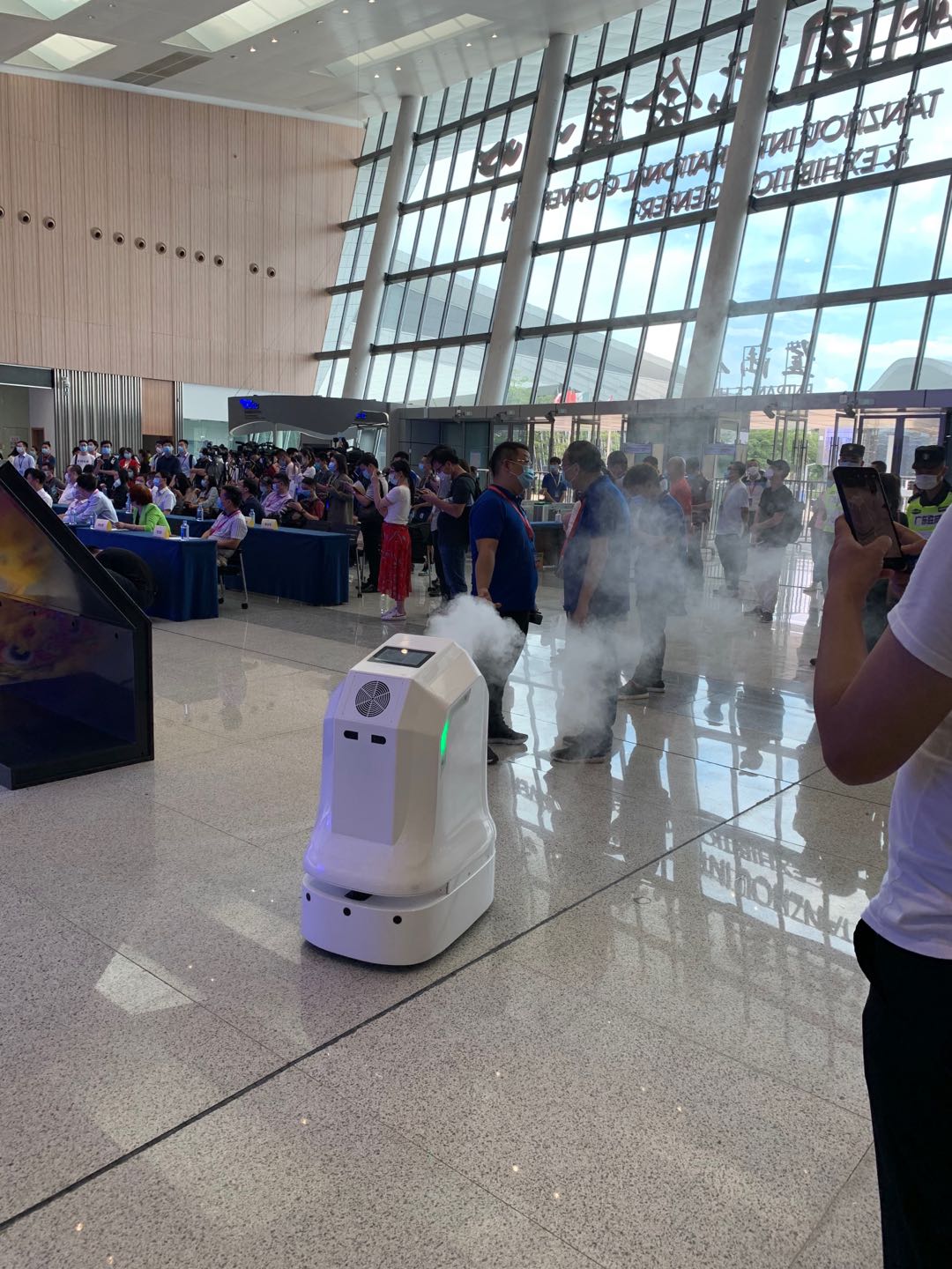 智能移動消毒機(jī)器人_中國AGV網(wǎng)(m.wnmc.org.cn) 智能移動消毒機(jī)器人_中國AGV網(wǎng)(m.wnmc.org.cn)