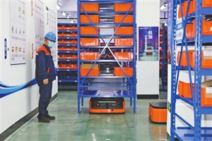 中山打造智能倉(cāng)儲(chǔ)，2臺(tái)機(jī)器人比10人團(tuán)隊(duì)效率高