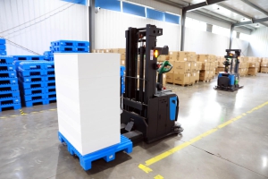 開(kāi)化：AGV智能化車(chē)間 動(dòng)漫卡牌“浙”里造